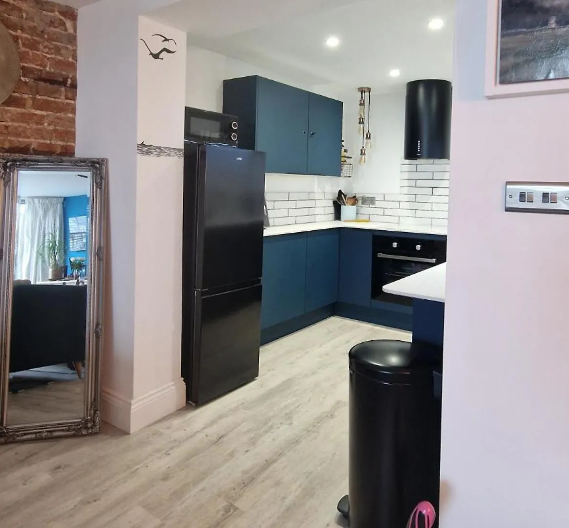 Molly Marine - Bespoke 2 Bedroom Courtyard Apartment - 1 Minute From Brighton Pier