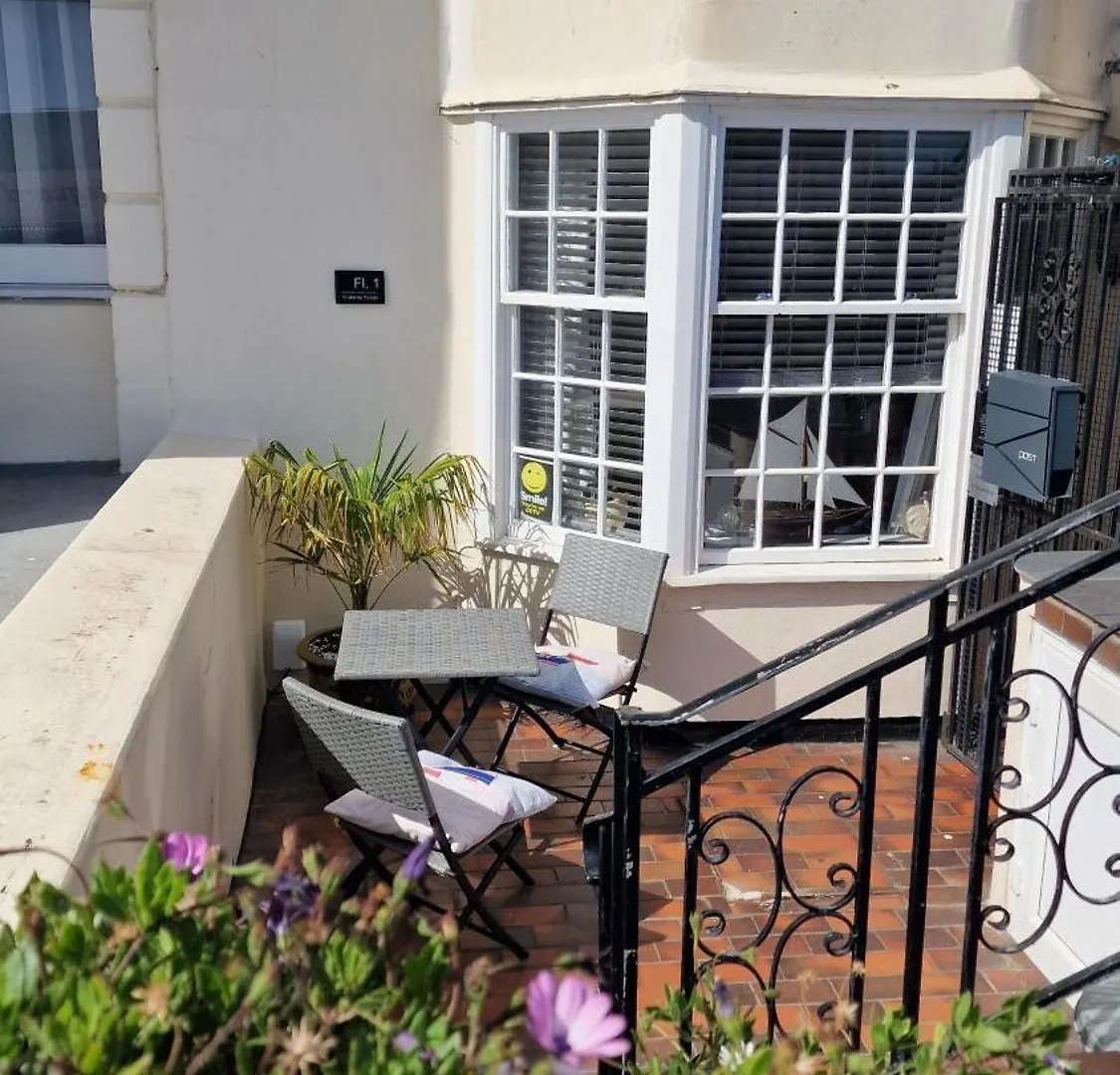 Molly Marine - Bespoke 2 Bedroom Courtyard Apartment - 1 Minute From Brighton Pier United Kingdom