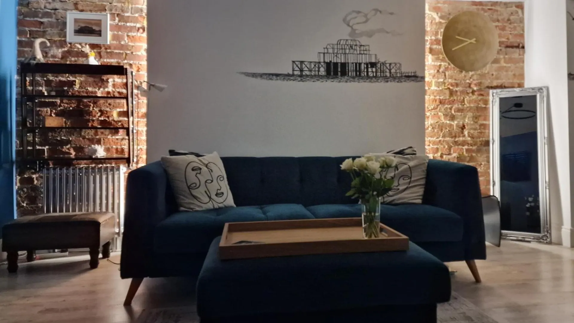 Molly Marine - Bespoke 2 Bedroom Courtyard Apartment - 1 Minute From Brighton Pier 0*,  United Kingdom
