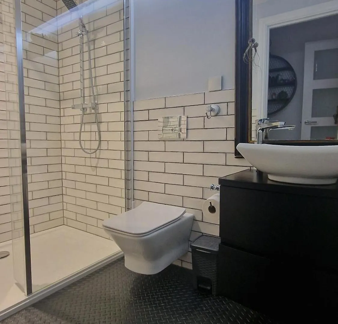 Molly Marine - Bespoke 2 Bedroom Courtyard Apartment - 1 Minute From Brighton Pier